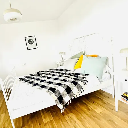 Spectacular View Over The City - Dorobanti Studio Apartment